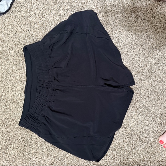 Lululemon Track That High-Rise 5” lined shorts. Black size 10 - Picture 2 of 3